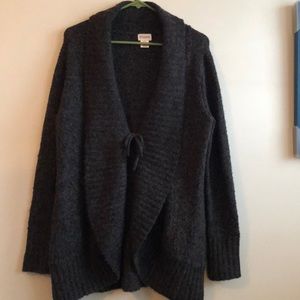 BEAUTIFUL NWOT Motherhood Maternity Sweater